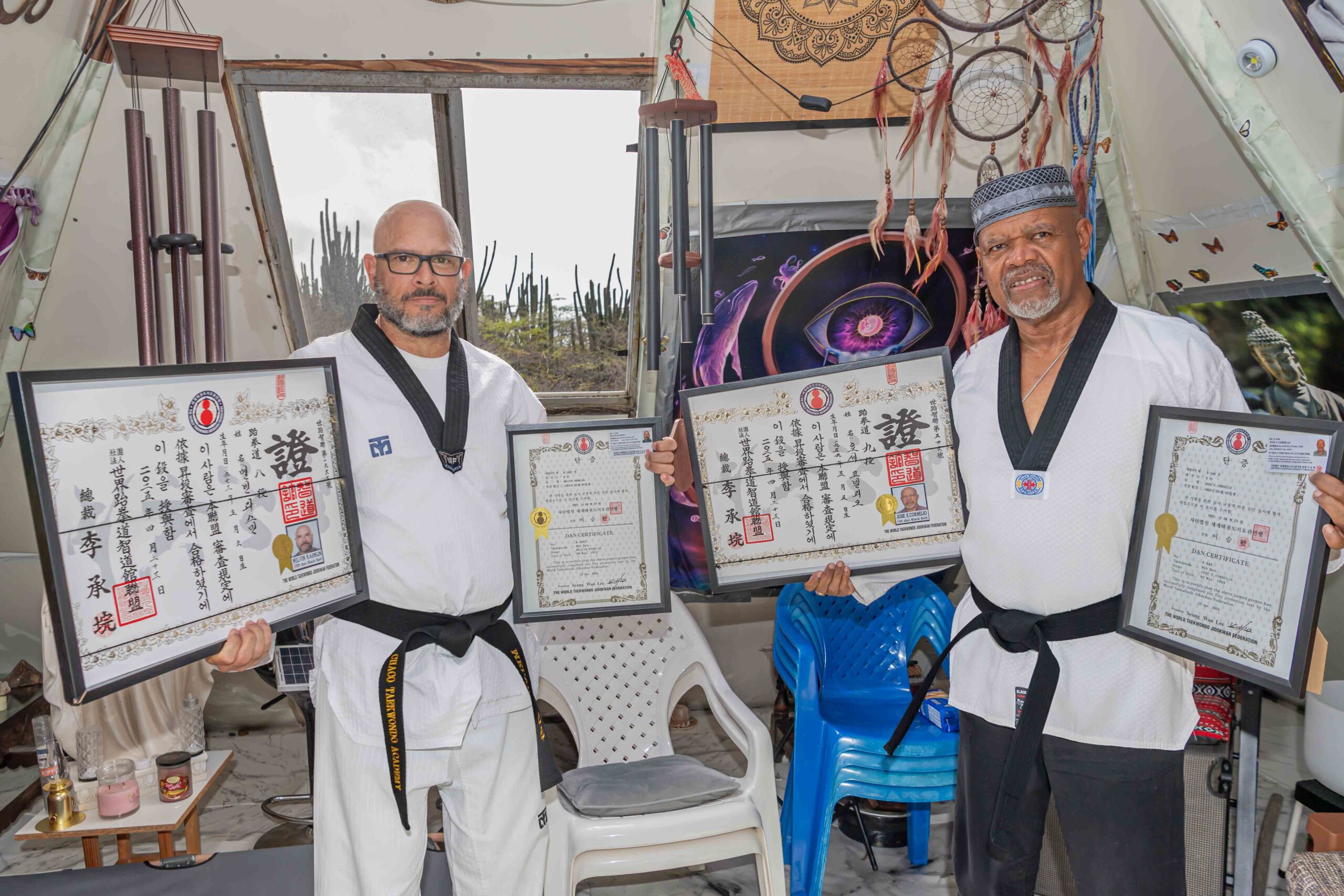 Grand Master Chaco Cornelio y Grand Master Melvin Rasmijn a ricibi nan ...
