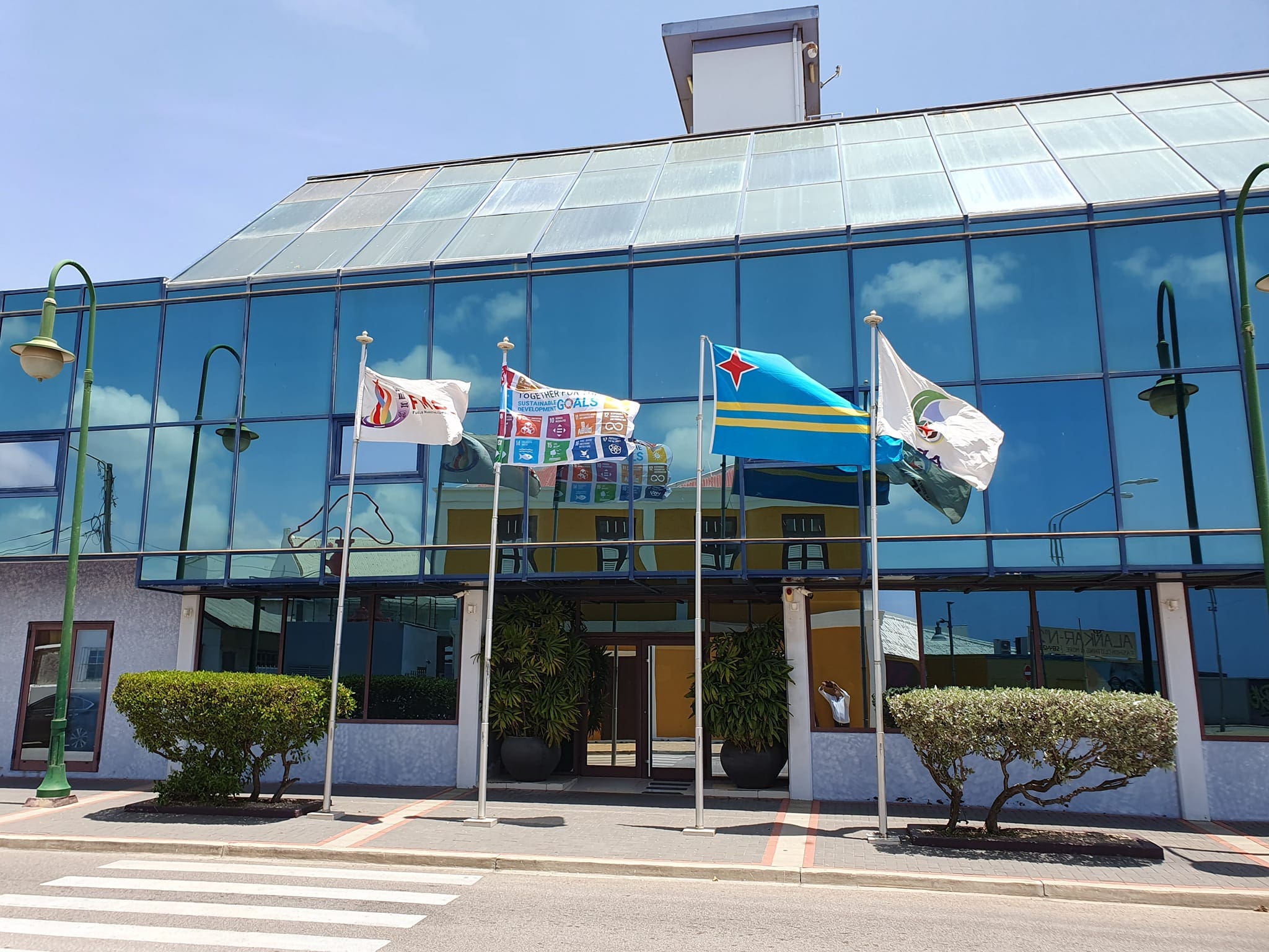Rob Henriquez ta bira director di Refineria di Aruba | 24ora - Prome ...