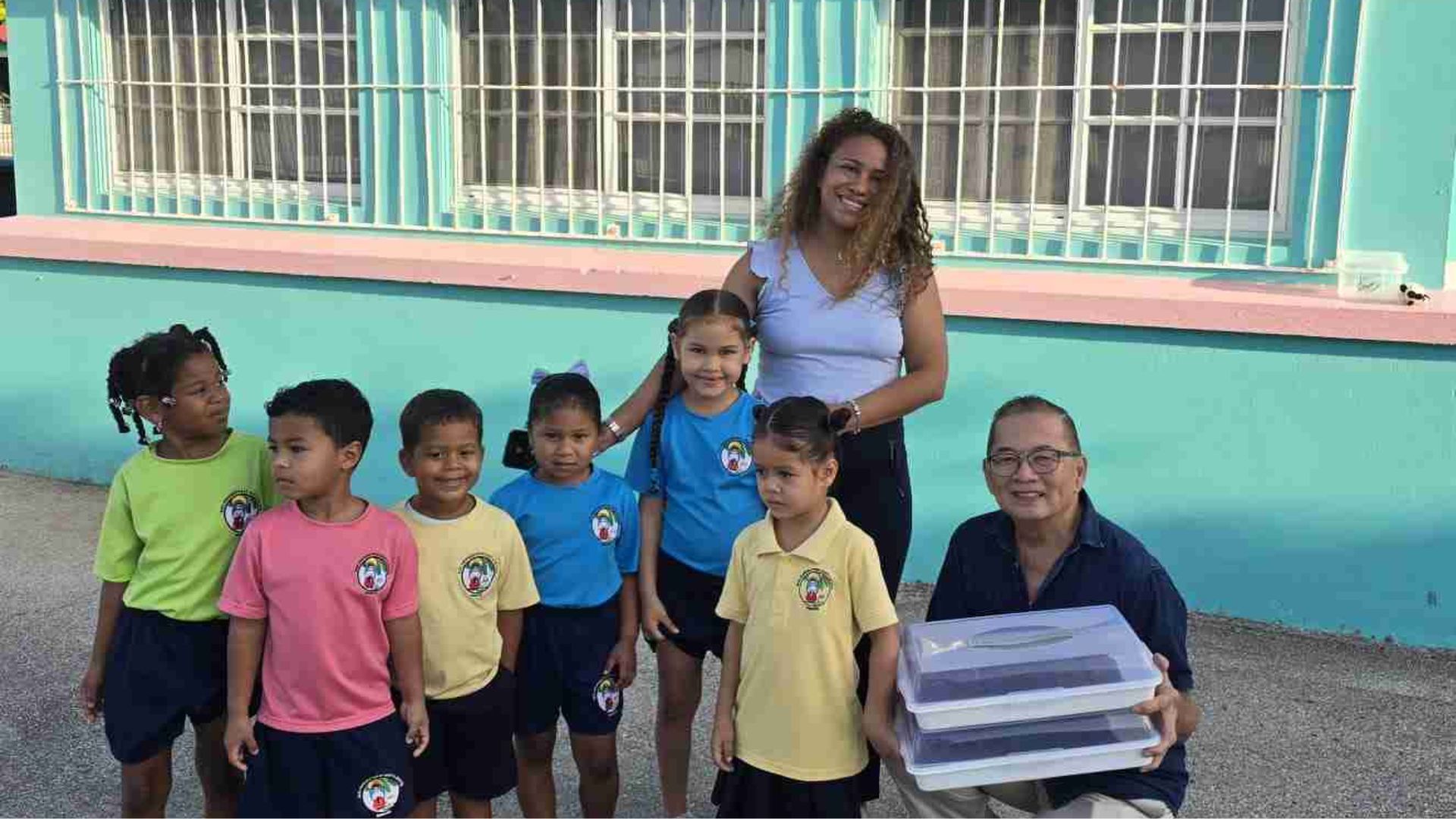 Jacintha Kleuterschool a ricibi treat riba dia Internacional di Mucha ...