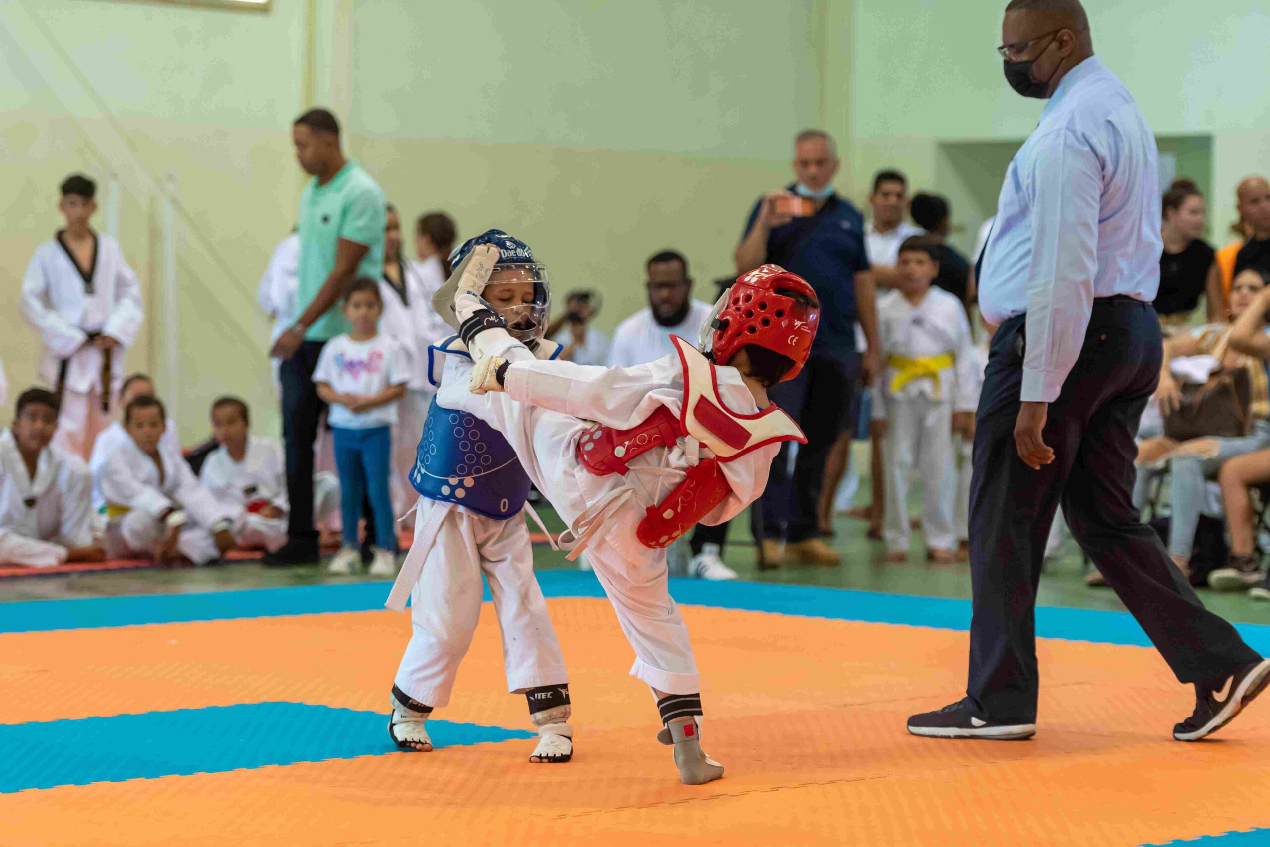 Master Eric Na honor di Master Eric Barry: Brazil Taekwondo Stichting ta organisa ...