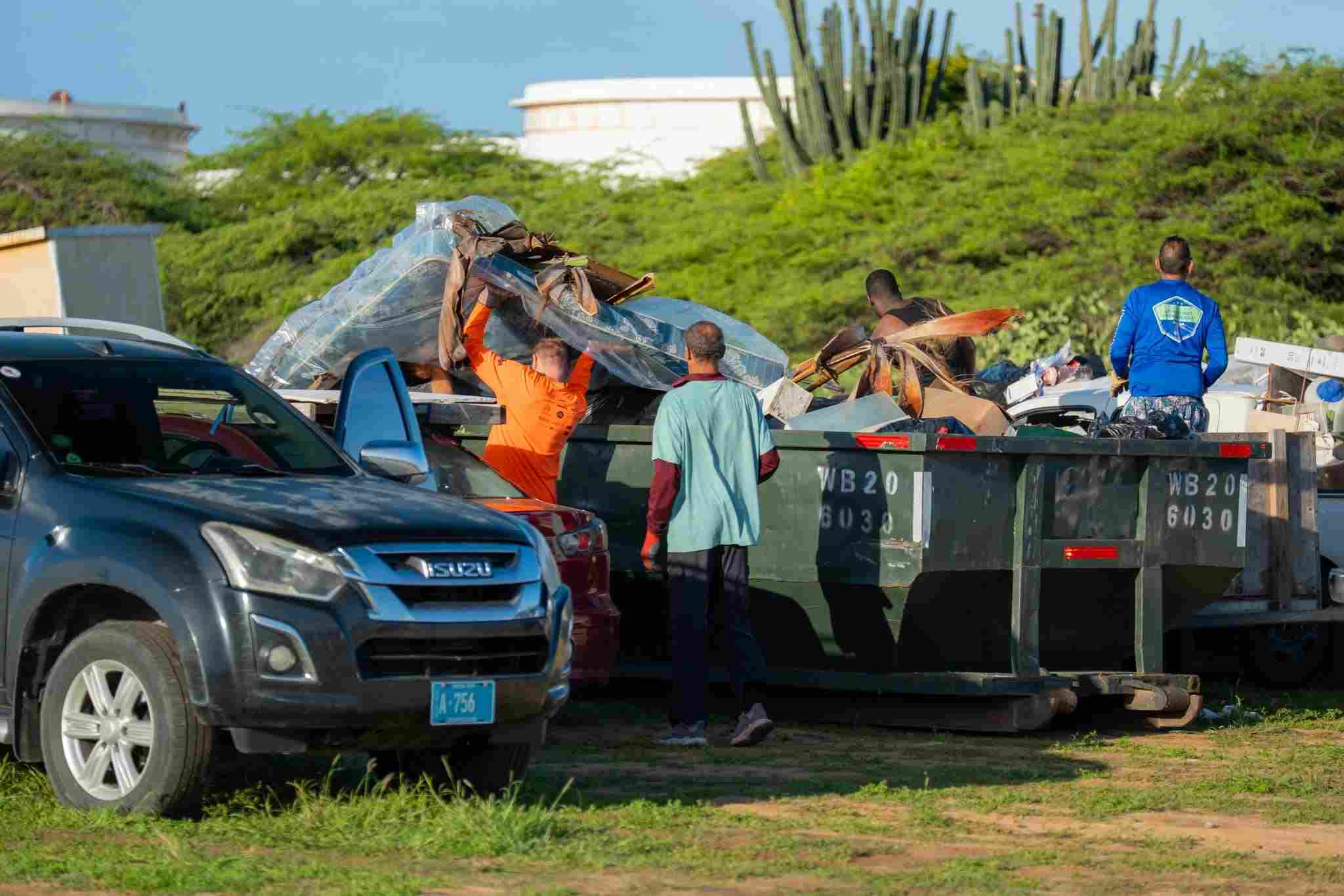 CEDE Aruba and neighborhood centers offer free trash bags for National Care Day