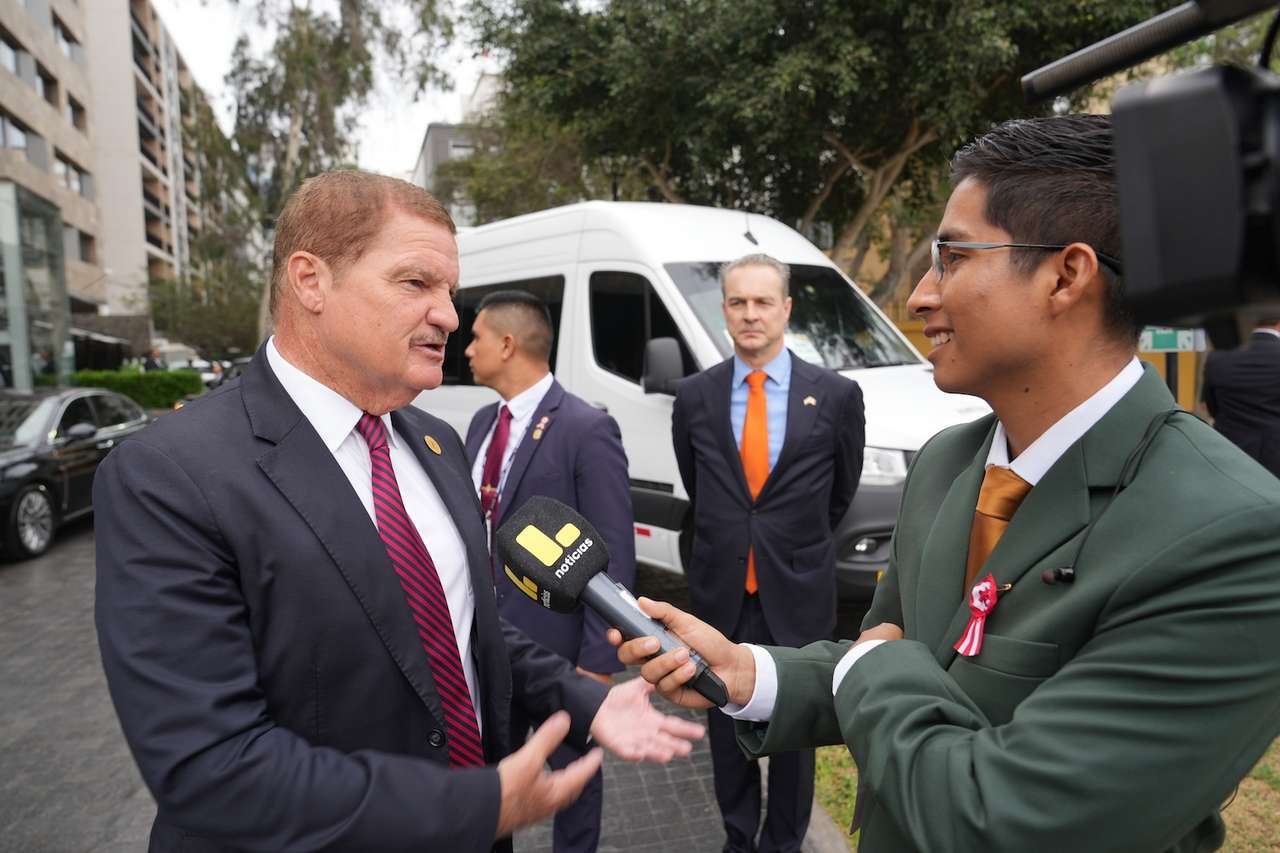 Peruvian Media Show Strong Interest in Aruba During PM Eman's Visit