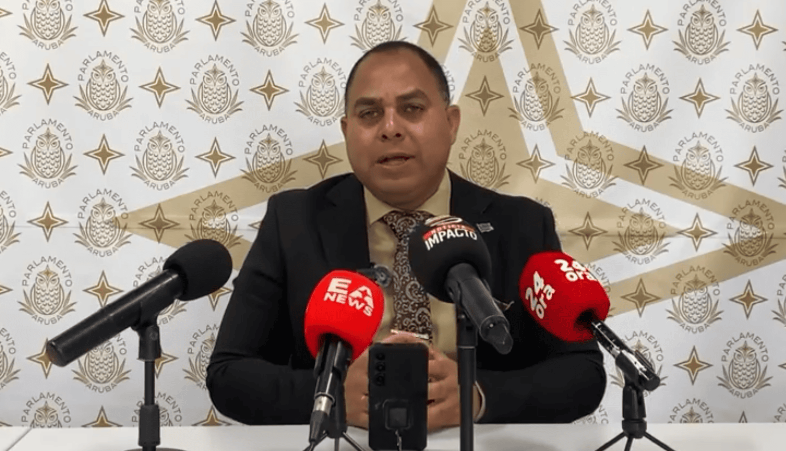 Eduard Pieters (PPA): “Parlamento no mester mendiga pa minister bin duna cuenta”