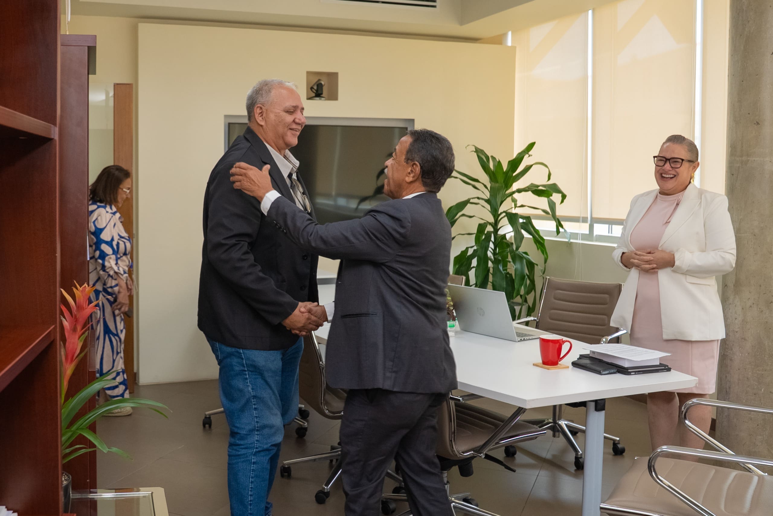 Minister Herde Honors Louis Boekhoudt for 40 Years of Service at DLV