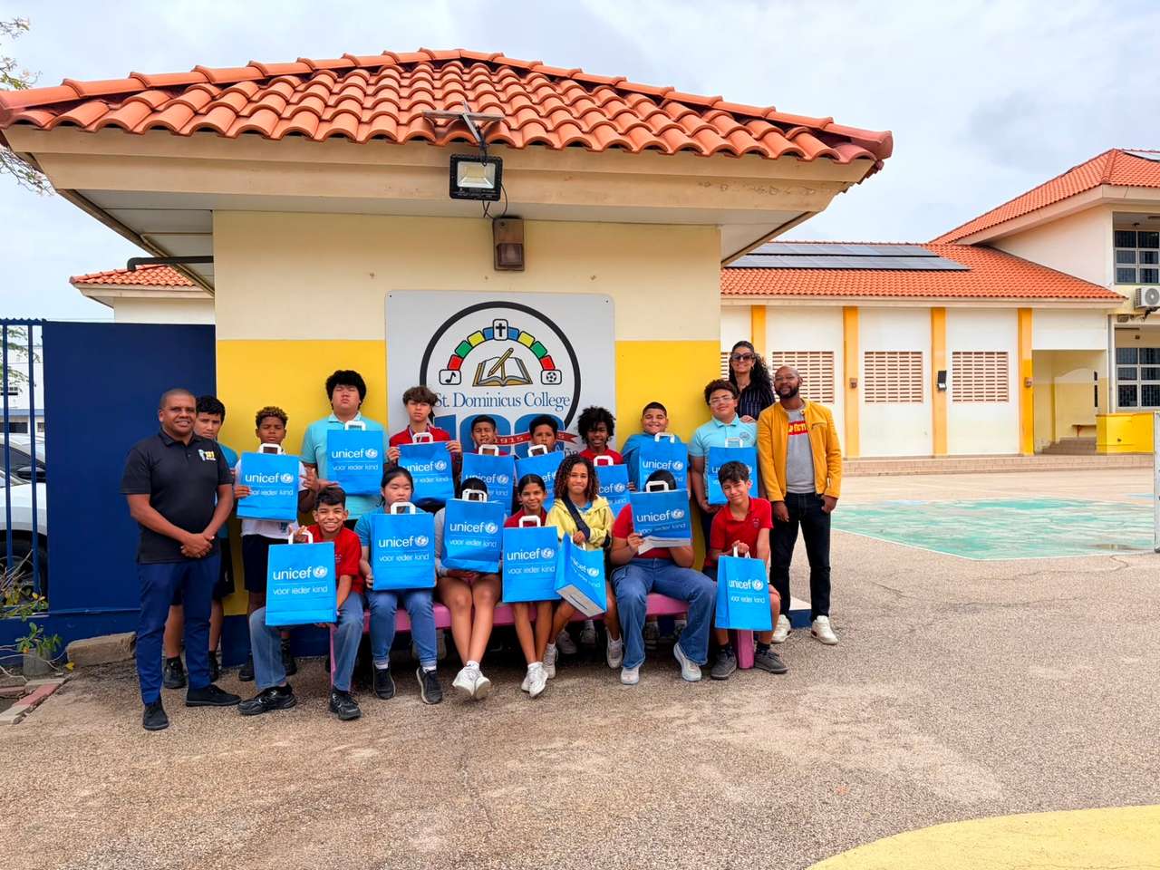 Aruba's 131 Helpline Logs Over 10,000 Contacts from Youth
