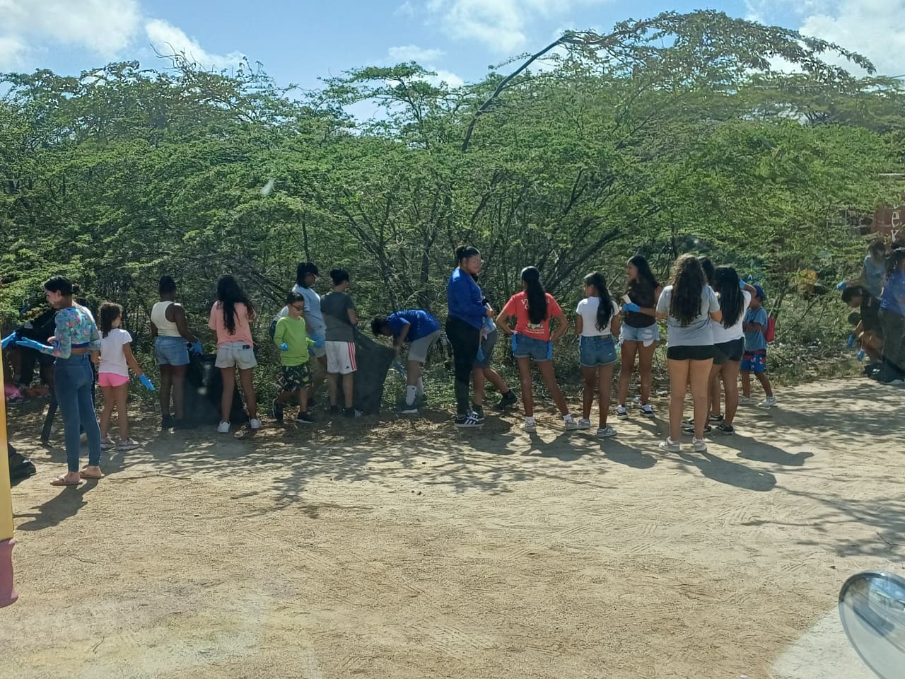 Youth Groups Keep Aruba Clean During Holiday Season
