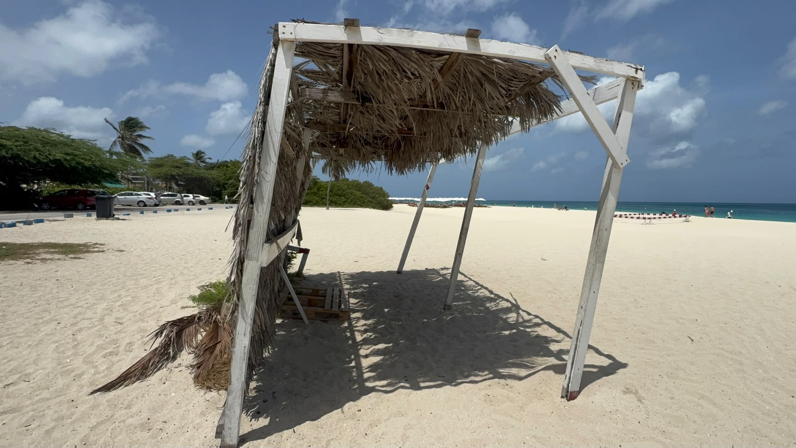 Dangerous Structure Spotted at Eagle Beach Raises Safety Concerns