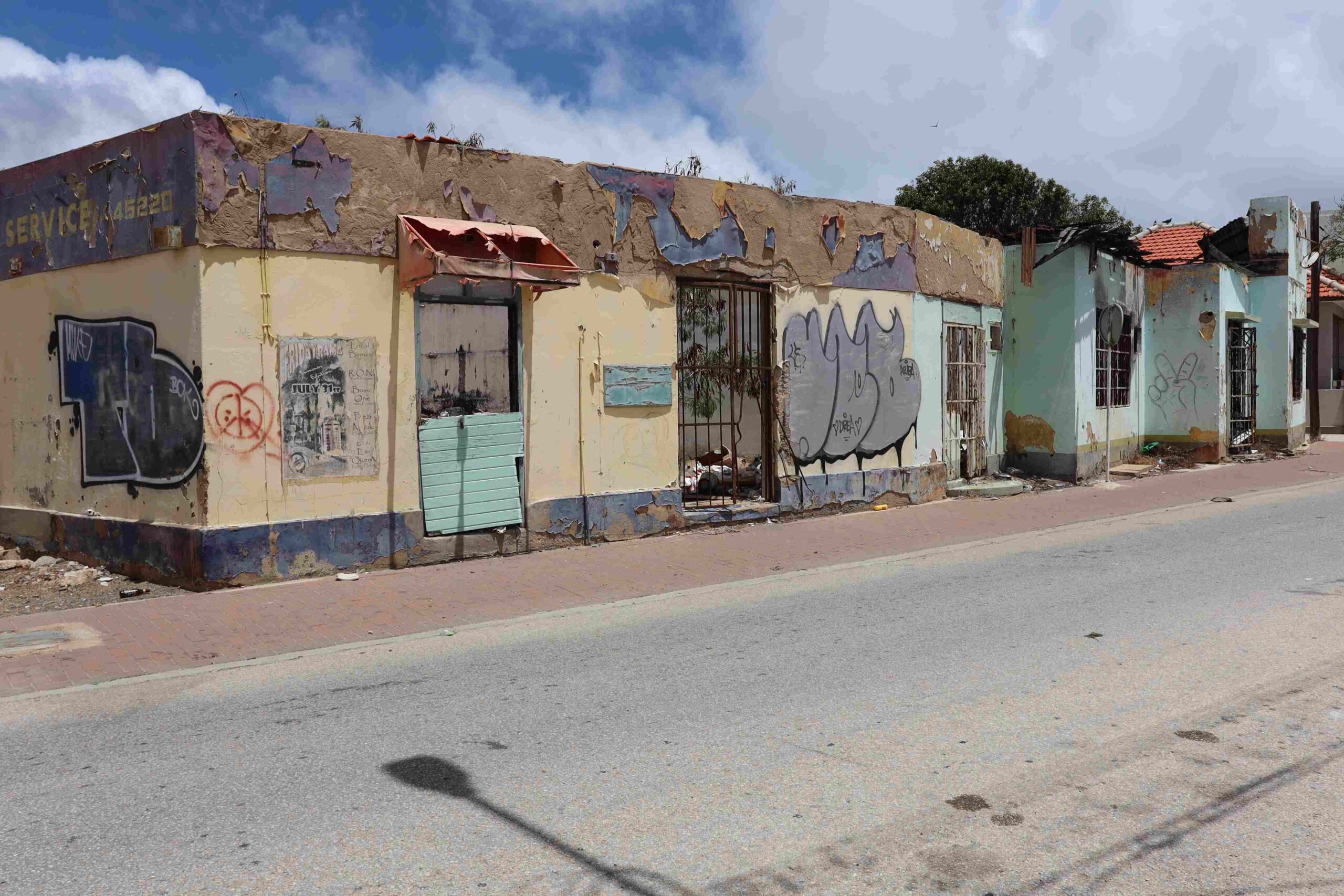 Former Photo Service Building in San Nicolas Falls Into Disrepair