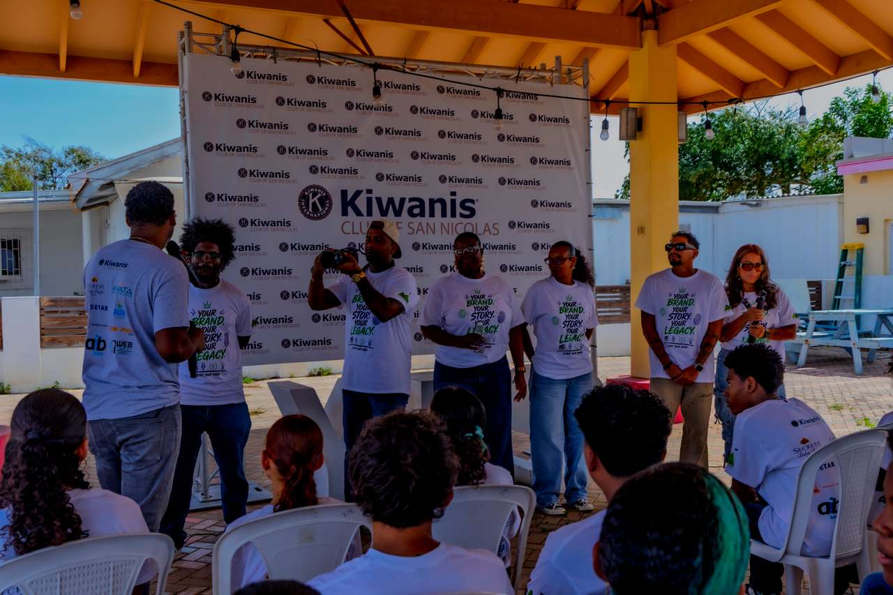 Jaritza Correa: YES Creative di Kiwanis Club of San Nicolas ta siña muchanan e mundo digital
