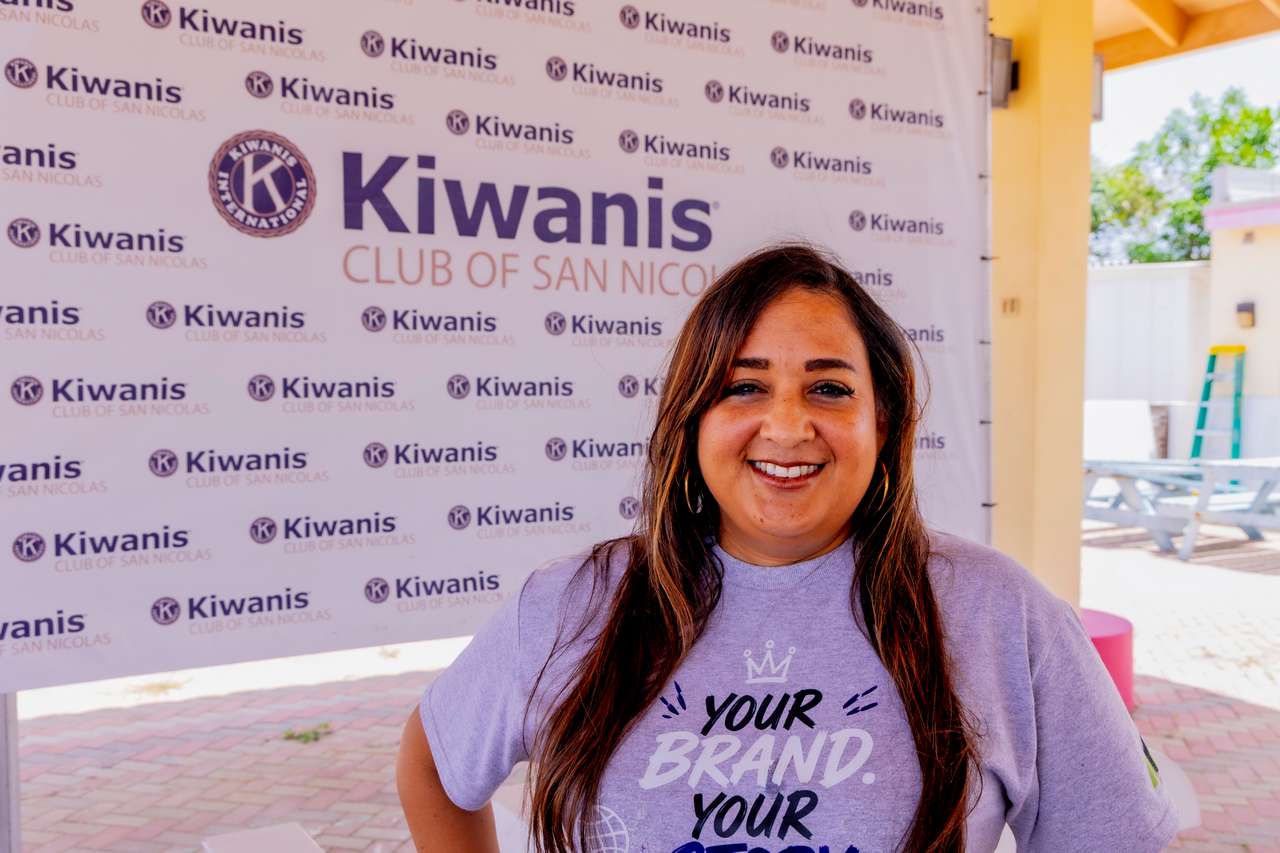 Jeritza Correa: YES Creative di Kiwanis Club of San Nicolas ta siña muchanan e mundo digital