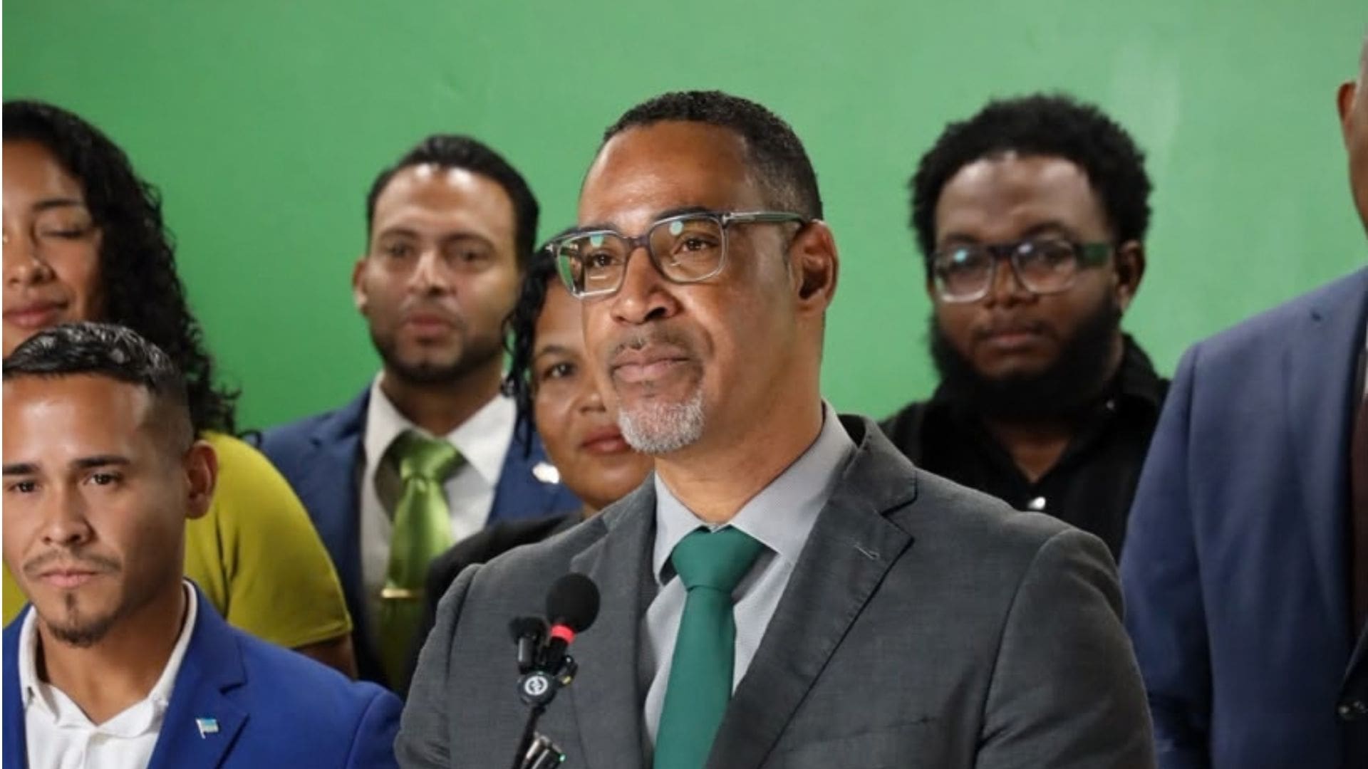 Heyliger Calls on AVP Members to Attend Party Congress Saturday