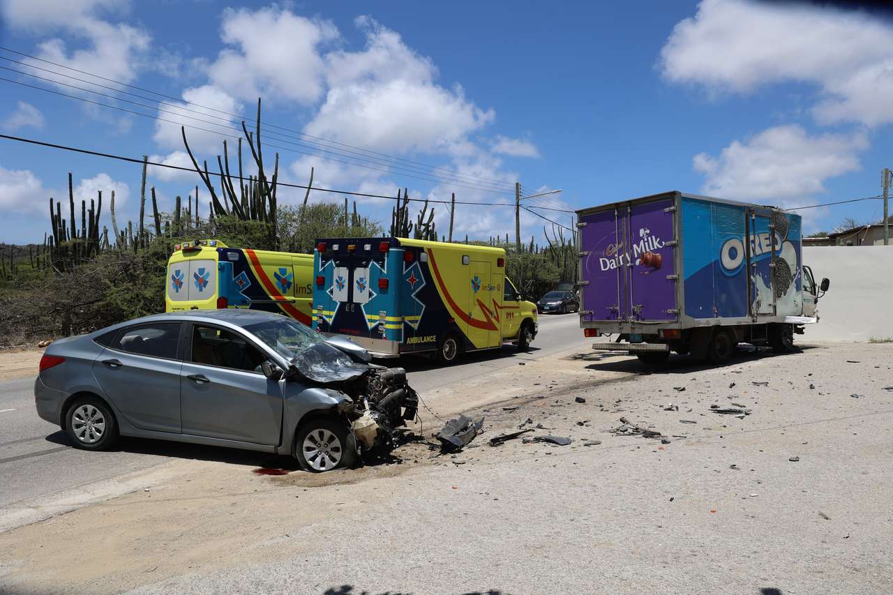 Car Collides With Truck on Hooiberg Road in Aruba