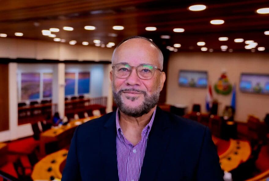 Mike de Meza (AVP): “Na fin di dia tur opcion ta keda habri pa futuro”