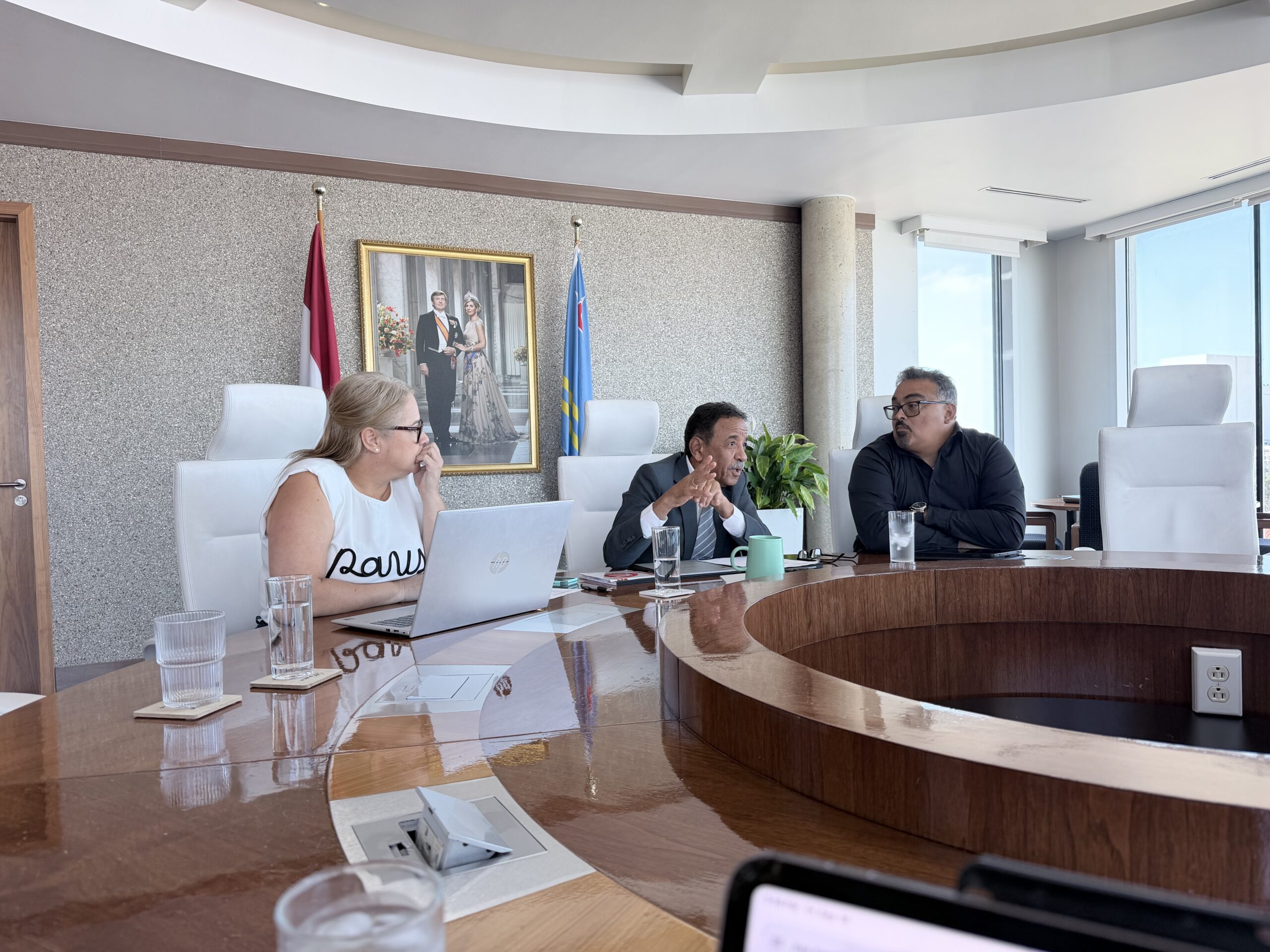 Tour Operators: A entrega proposicion di ruta alternativo durante dialogo cu gobierno