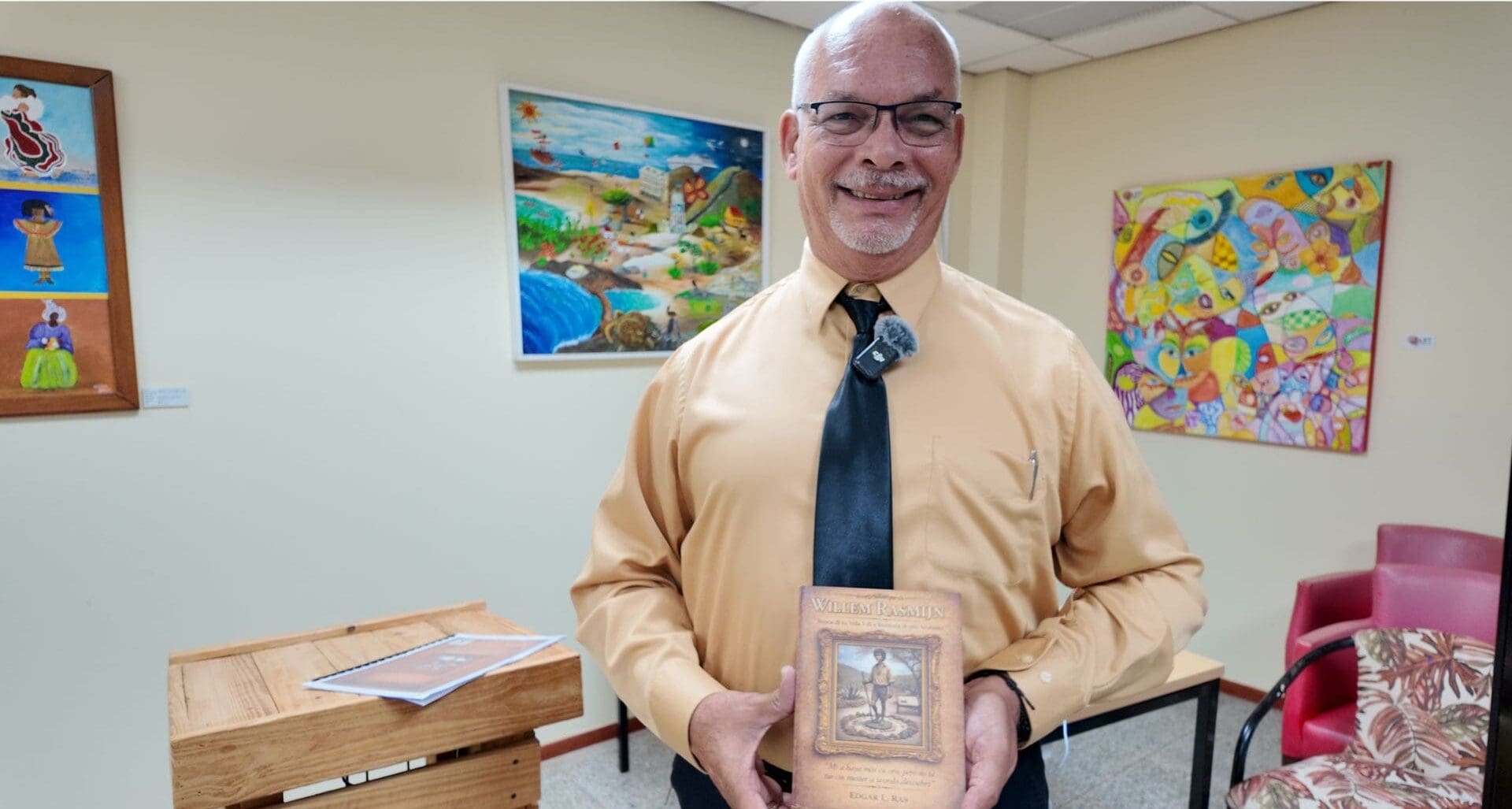 Author Edgar Ras Writes Novel Inspired by Aruba's Gold Discovery