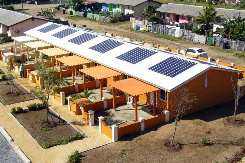 Sentencia faborabel pa invoerrechten riba material di panel solar
