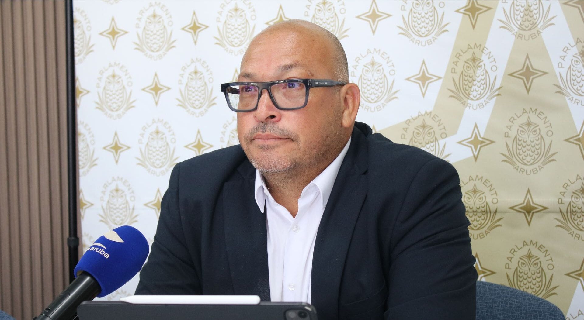 Edgard Vrolijk (MEP): Silencio di gobierno ta stanca leynan di Ombudsman y studielening