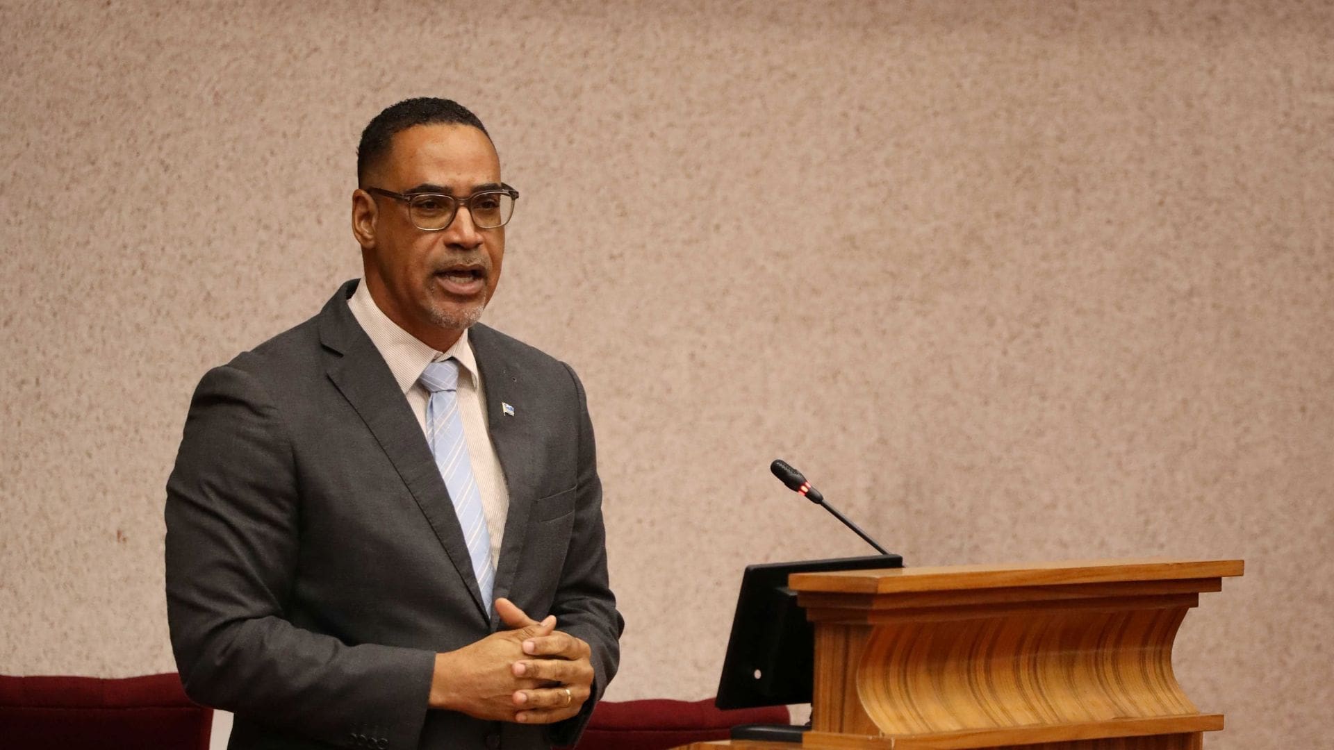 Clifford Heyliger: “Fondo di Inversion y Desaroyo mester trece mehoracion cu pueblo por sinti”