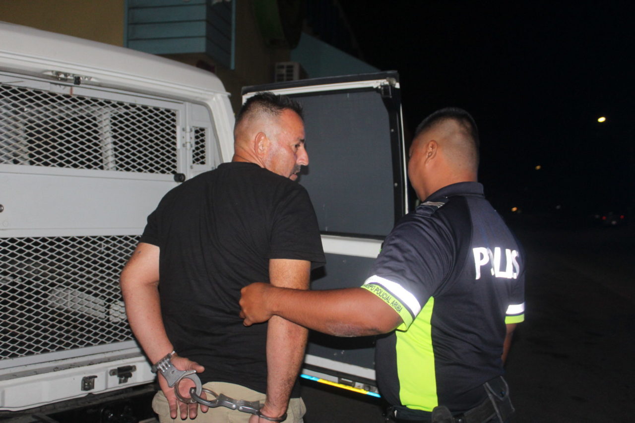 Drunk man falls asleep behind the wheel | English - 24ora