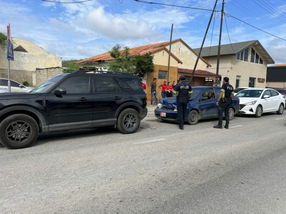 Drunk driver detained in broad daylight after causing an accident ...
