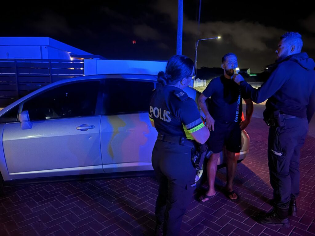 Drunk driver tries to flee after an accident | English - 24ora