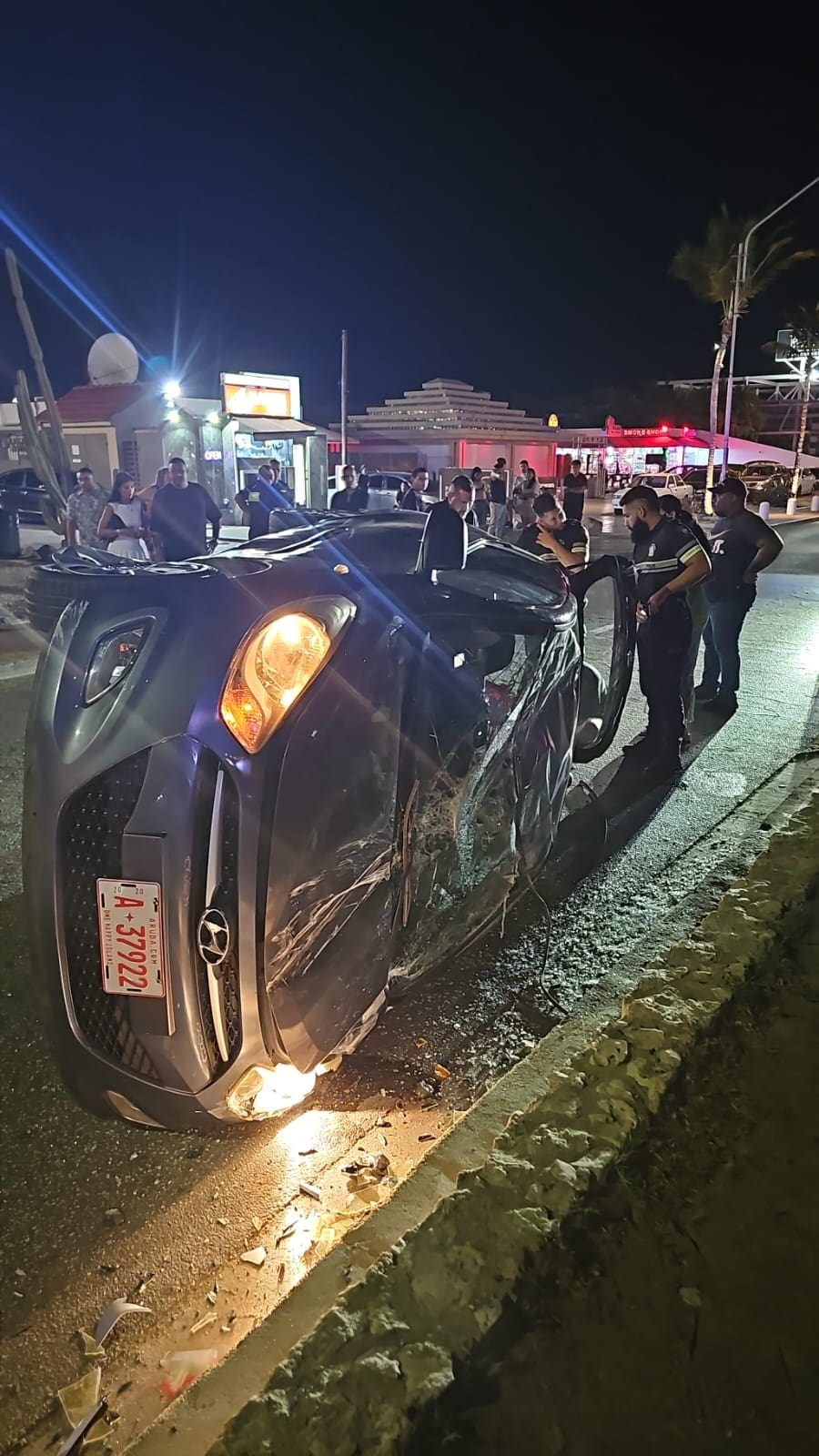 Early morning crash in Palm Beach leaves one injured | English - 24ora