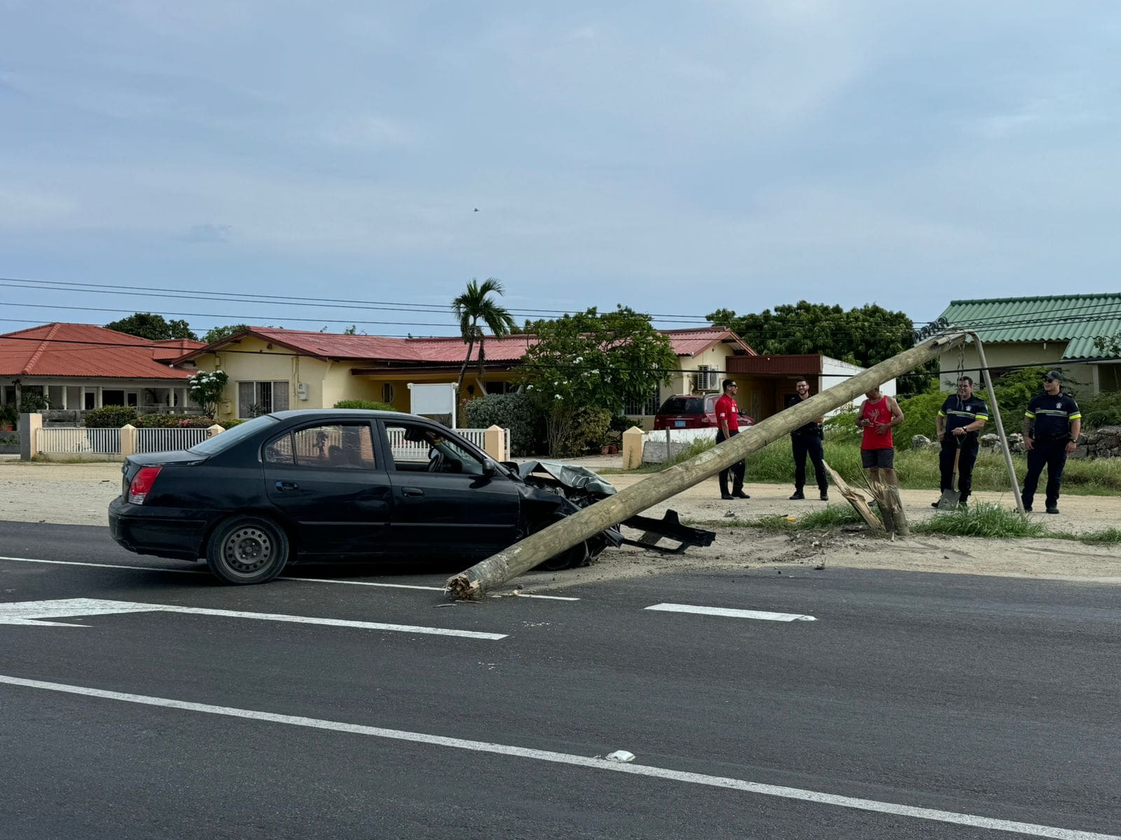 Car crashes into utility pole and causes major damage | English - 24ora