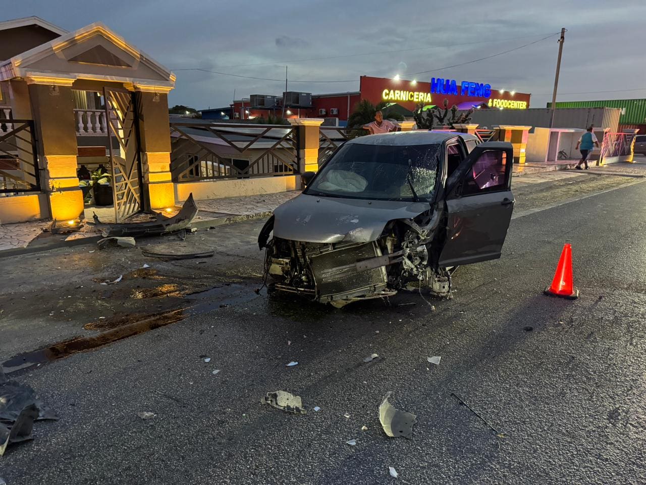 Car loses control and crashes into a wall | English - 24ora