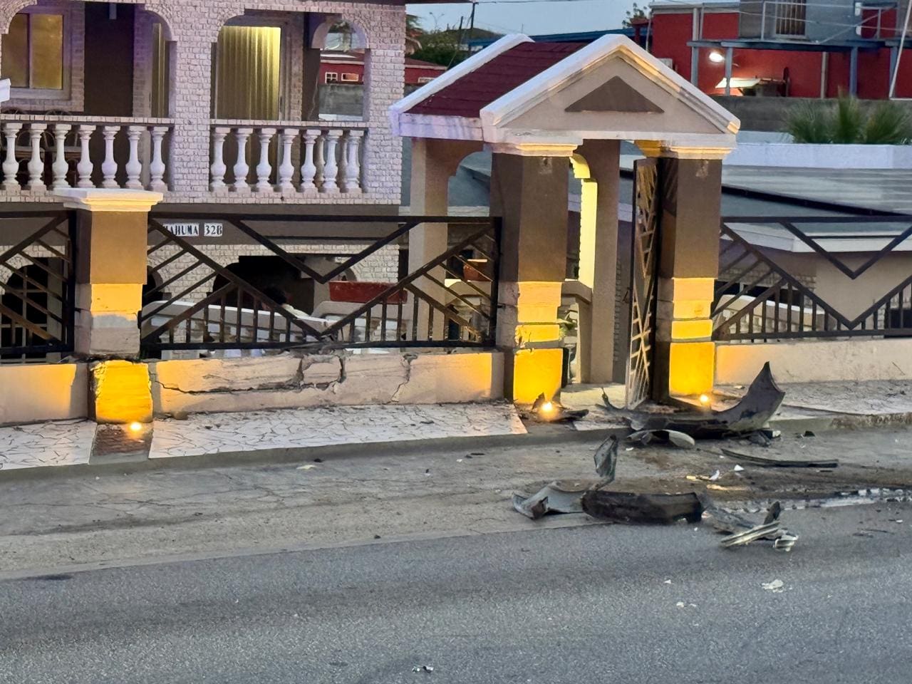Car loses control and crashes into a wall | English - 24ora